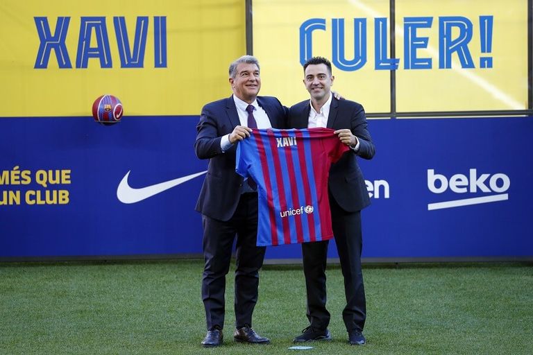 تشافي هيرنانديز مدرب برشلونة الجديد