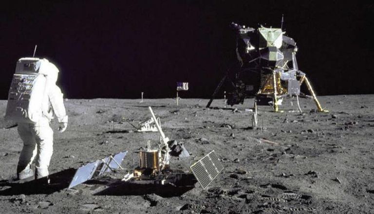 أول هبوط على سطح القمر كان قبل 52 عاما