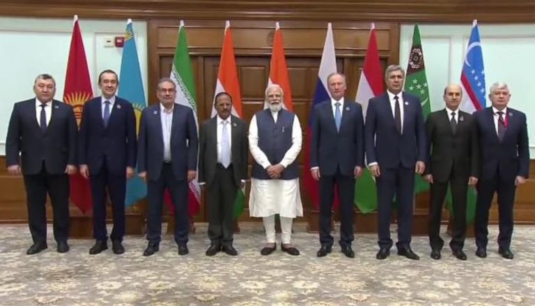 رئيس الوزراء الهندي مع ممثلي الدول المشاركة بمؤتمر حول أفغانستان