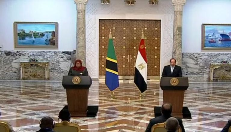 الرئيس المصري ورئيسة تنزانيا في مؤتمر صحفي بقصر الاتحادية