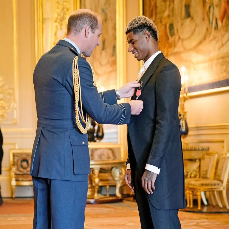 اللاعب الإنجليزي ماركوس راشفورد يتسلم وسام الإمبراطورية البريطانية ماركوس راشفورد