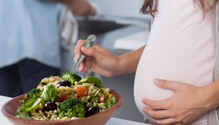 المرأة الحامل تحتاج لغذاء صحي ومتنوع