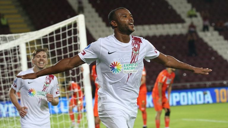 أيوب الكعبي مصطفى محمد يتألق بقميص جالطا