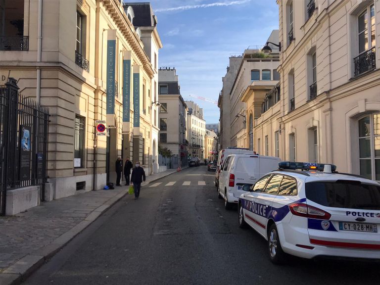 محيط مقر عقد مؤتمر باريس حول ليبيا 