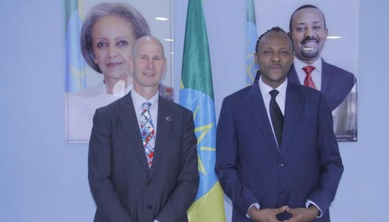 سفير نيوزيلندا لدى إثيوبيا مع وزير المياه والطاقة الإثيوبي