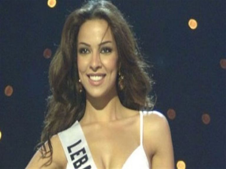 الممثلة وعارضة الأزياء اللبنانية نادين نجيم