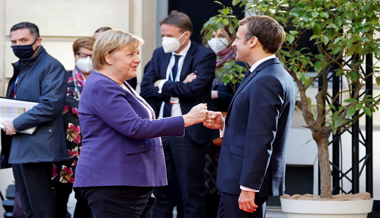 إيمانويل ماكرون وكامالا هاريس