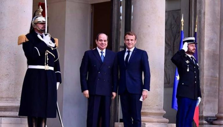 جانب من لقاء السيسي وماكرون على هامش قمة باريس حول ليبيا