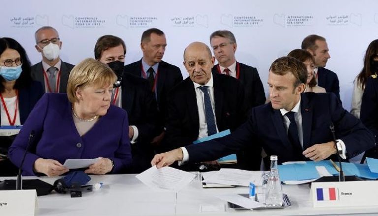ميركل بجوار ماكرون في مؤتمر باريس حول ليبيا