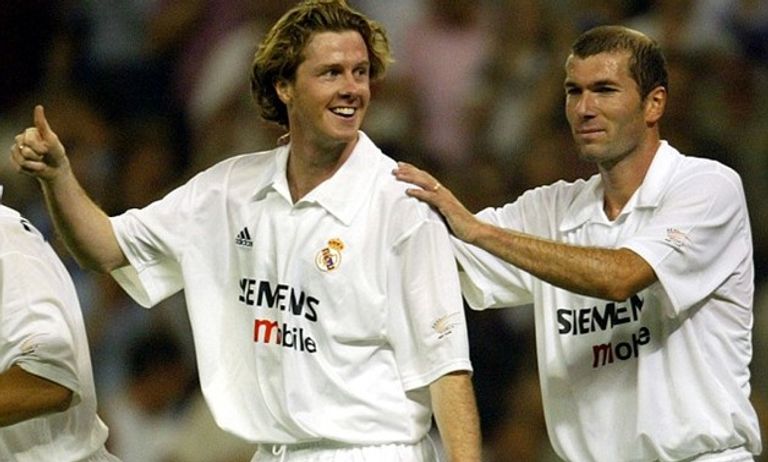 ستيف ماكمنامان مع زين الدين زيدان في مدريد بول بوجبا بقميص منتخب فرنسا