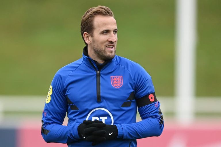 هاري كين نجم توتنهام ومنتخب إنجلترا أنطونيو كونتي مدرب توتنهام