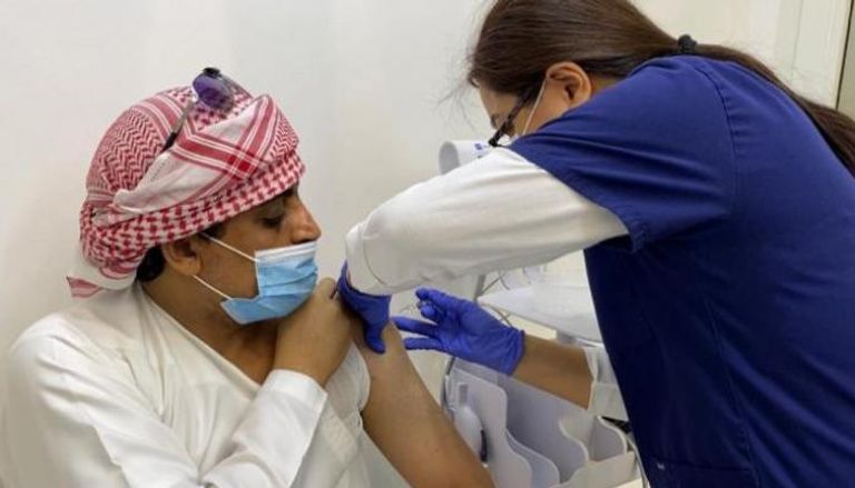 حملة التطعيم ضد كورونا تتواصل في الإمارات
