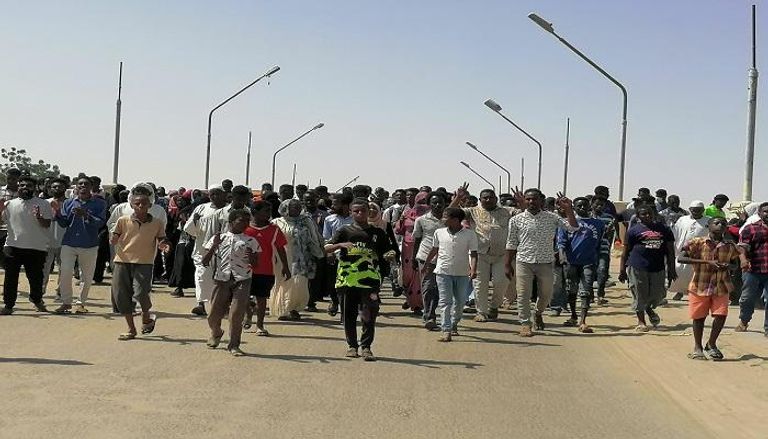 متظاهرون في شوارع السودان 