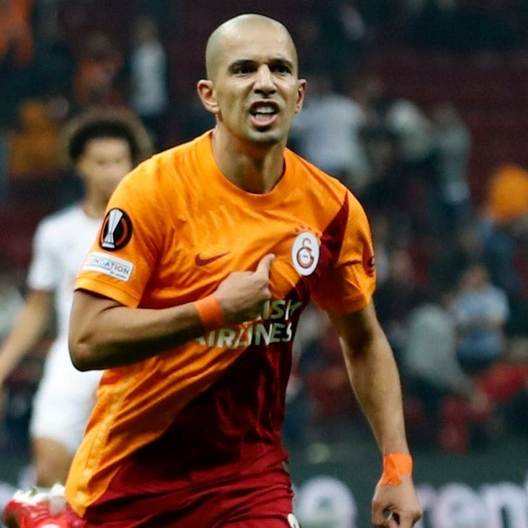 سفيان فيغولي نجم منتخب الجزائر وفريق جالطة سراي التركي سفيان فيغولي نجم منتخب الجزائر