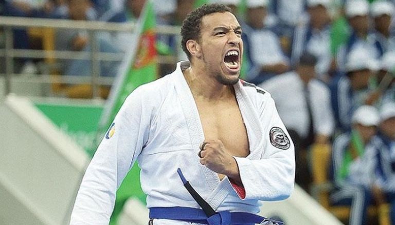 البطل الإماراتي فيصل الكتبي