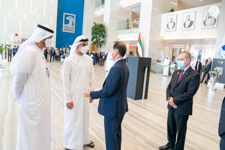 خالد بن محمد بن زايد يُرحب بقادة قطاع الطاقة العالمي في "ملتقى أبوظبي" ملفات هامة في ملتقى أبوظبي للرؤساء التنفيذيين