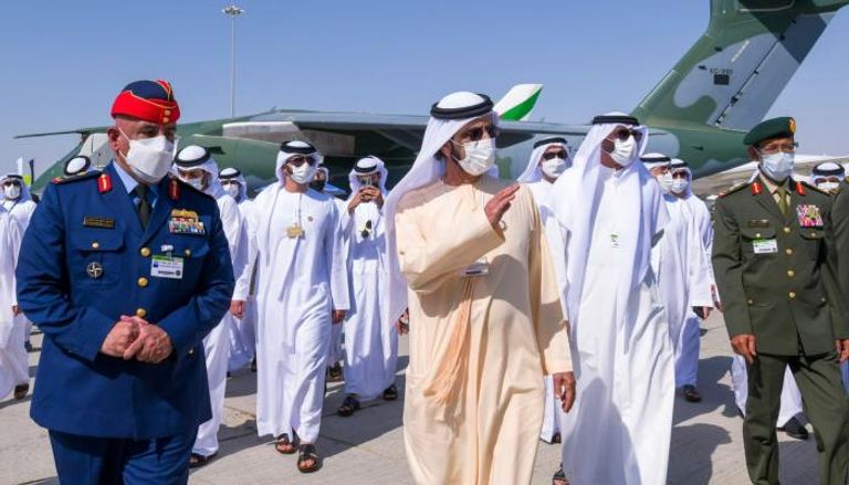 محمد بن راشد يزور معرض "دبي للطيران" 