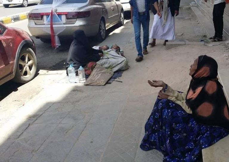 متسول في أحد شوارع صنعاء- أرشيفية