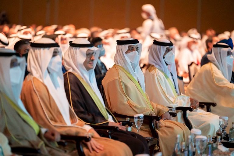 منصور بن زايد يشهد افتتاح النسخة الـ37 من 