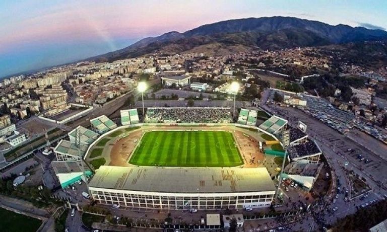 ملعب مصطفى تشاكر رياض محرز نجم منتخب الجزائر