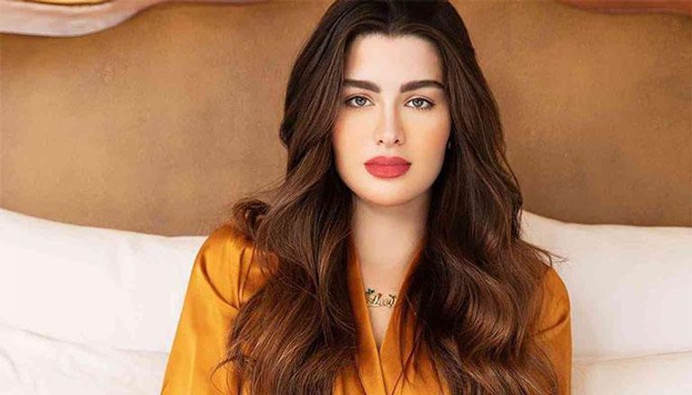 الفاشينيستا الكويتية روان بن حسين