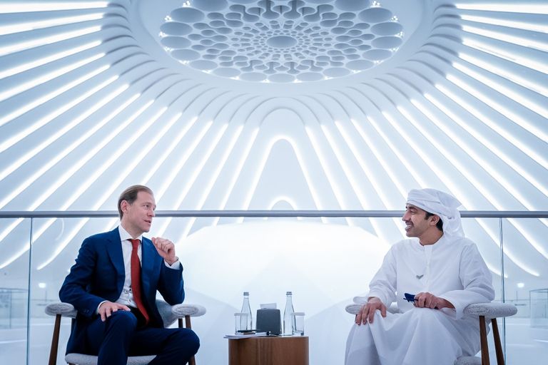 عبدالله بن زايد يستقبل وزير التجارة والصناعة الروسي في