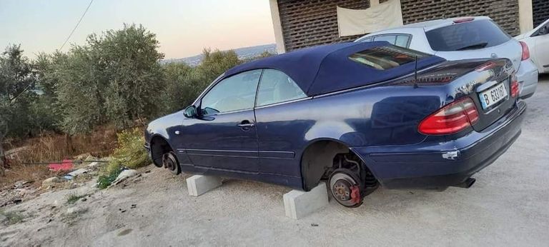 إطارات السيارات هدف سهل للصوص في لبنان