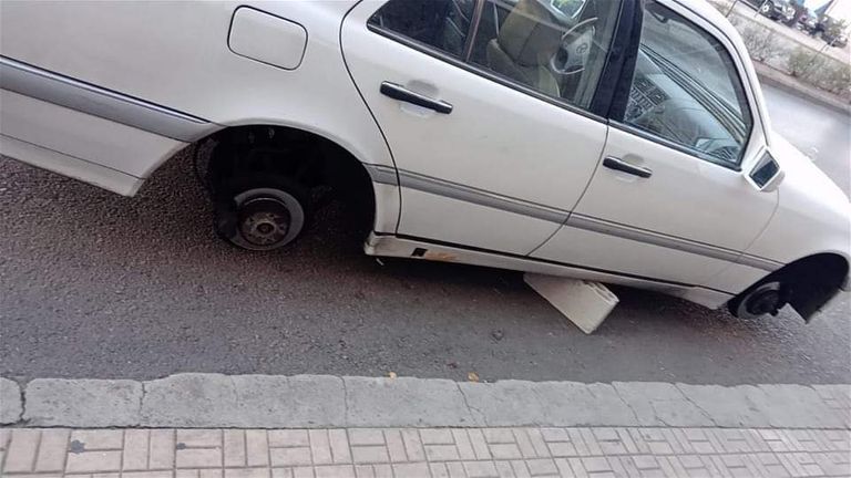 إطارات السيارات هدف سهل للصوص في لبنان