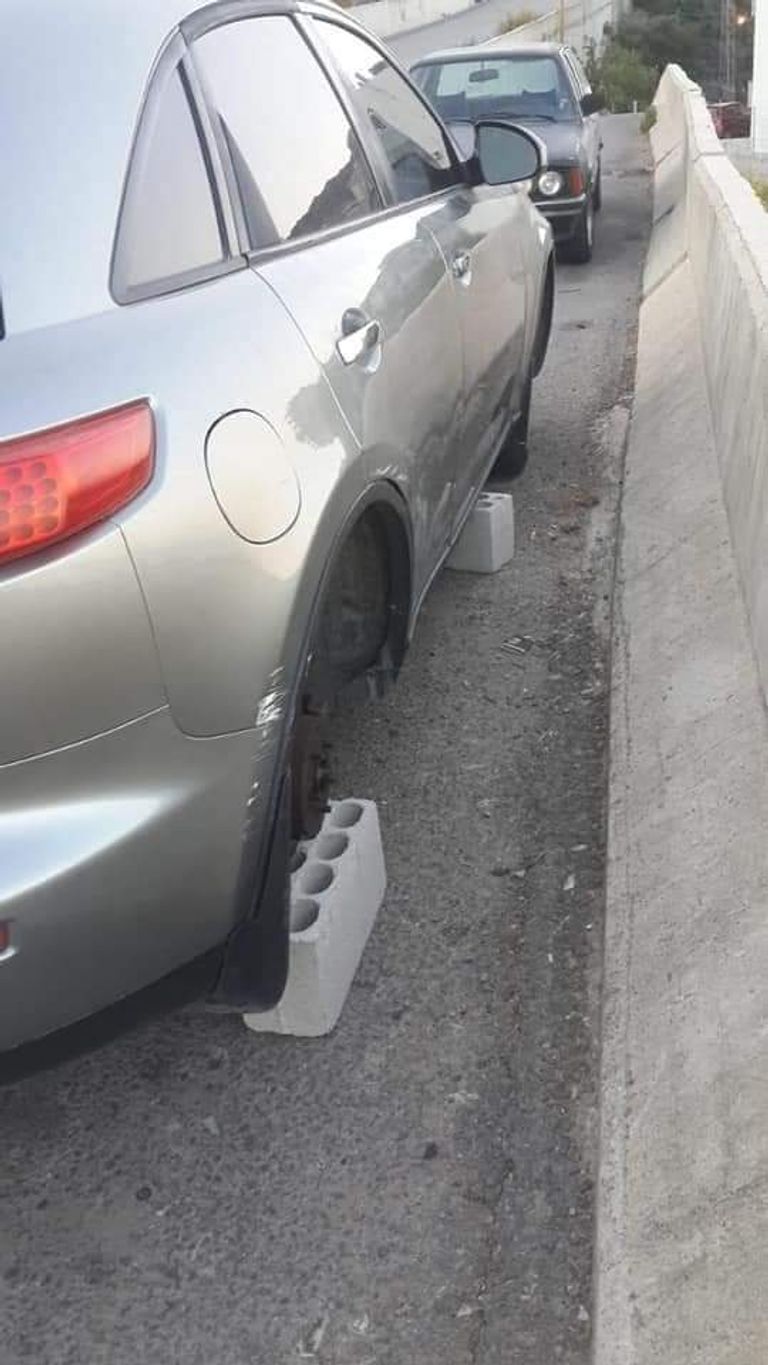 إطارات السيارات هدف سهل للصوص في لبنان