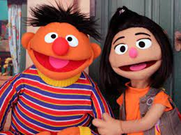 برنامج "شارع سمسم" يضيف أول دمية آسيوية