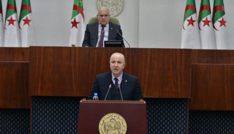 رئيس الوزراء الجزائري خلال مناقشة مشروع موازنة 2022 بالبرلمان