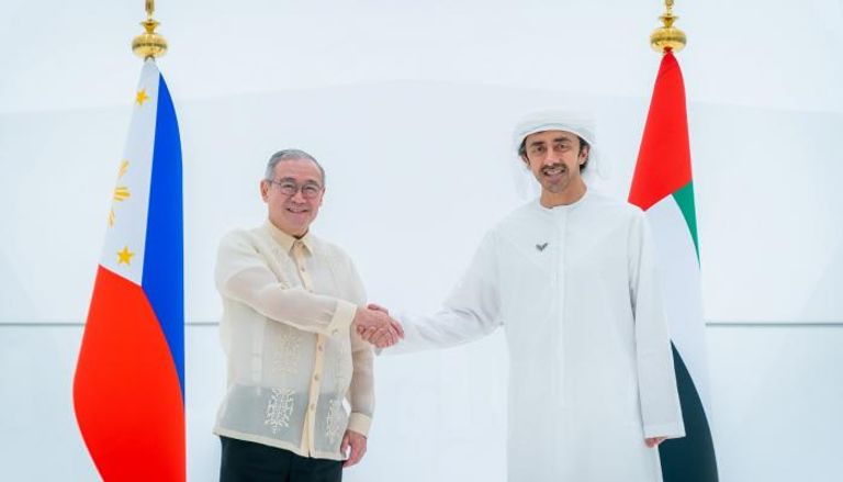 الشيخ عبدالله بن زايد آل نهيان يستقبل وزير خارجية الفلبين
