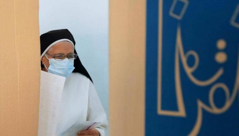 راهبة مسيحية تدلي بصوتها في الانتخابات العراقية 2021