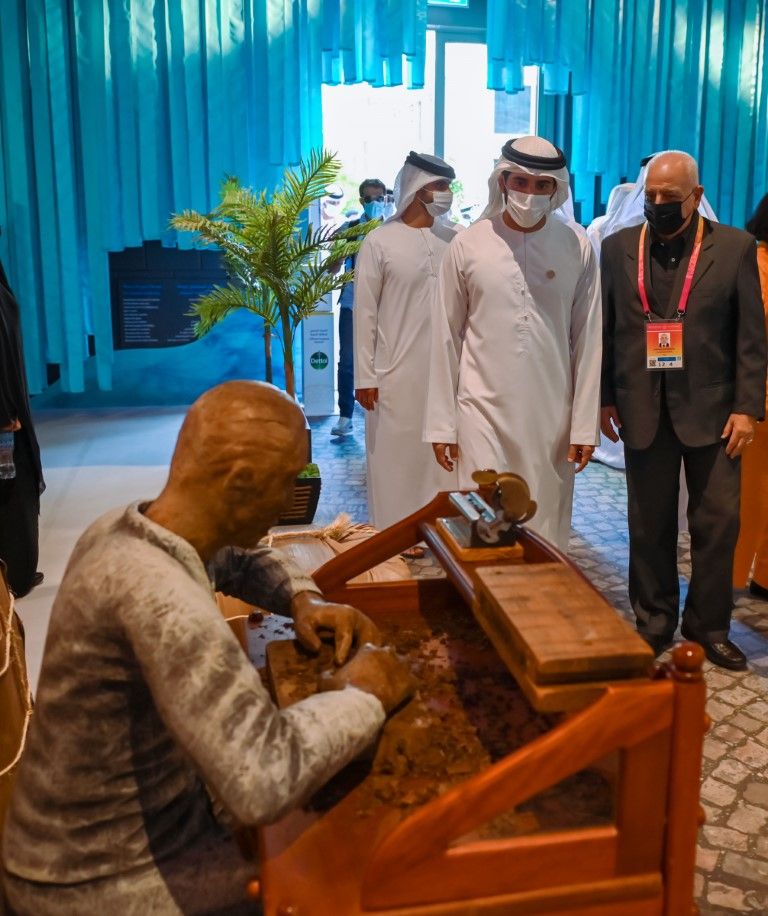 حمدان بن محمد يزور أجنحة ألمانيا وإيطاليا وكوبا