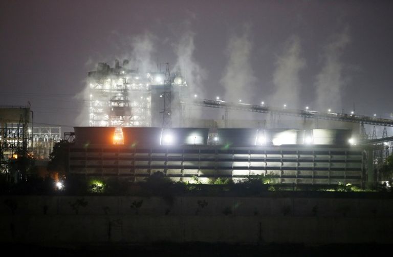 الضباب الدخاني يحيط بنيودلهي منذ أسابيع