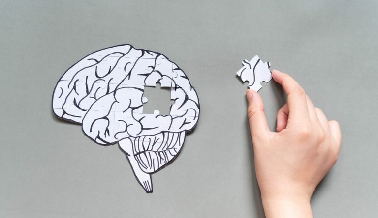 4 أكواب من الشاي أو القهوة يومياً تقلل من خطر الإصابة بالخرف