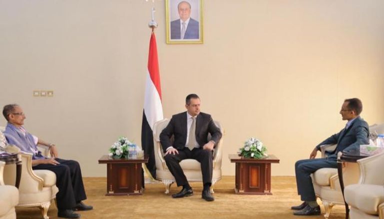 جانب من لقاء رئيس الوزراء اليمني مع عدد من الصحفيين 