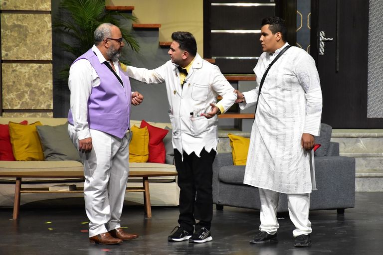 مشهد من العرض المسرحي