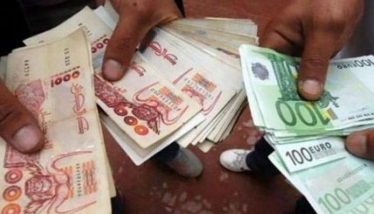 تباين أسعار العملات بالجزائر