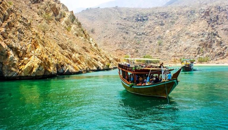 الطبيعة الساحرة في سلطنة عمان عامل جذب سياحي مهم