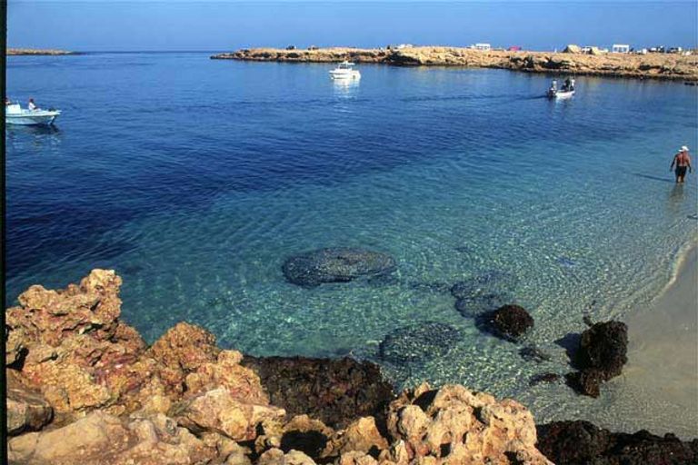 الطبيعة الساحرة في سلطنة عمان عامل جذب سياحي مهم