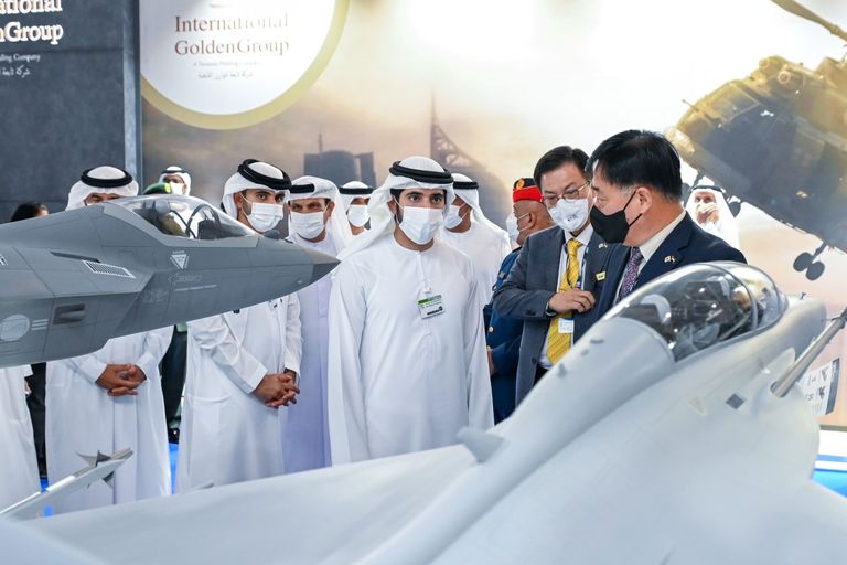 الشيخ حمدان بن محمد بن راشد آل مكتوم يزور معرض دبي للطيران