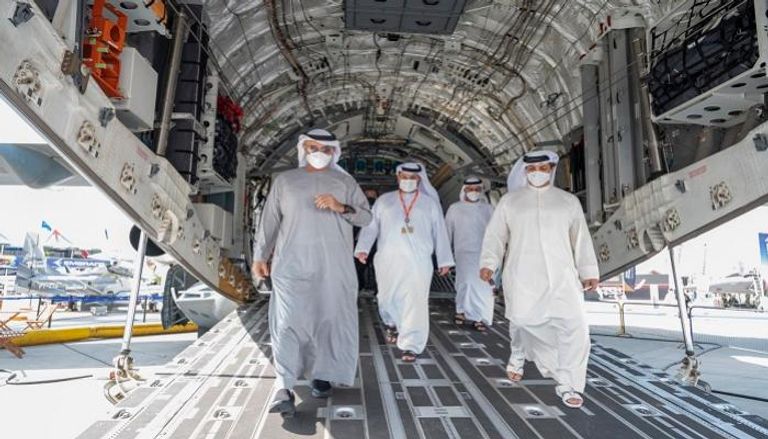 محمد بن زايد يزور معرض دبي للطيران 
