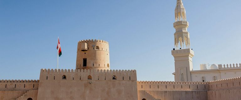 من الرقصات والفنون التي تميز الأفراح العمانية