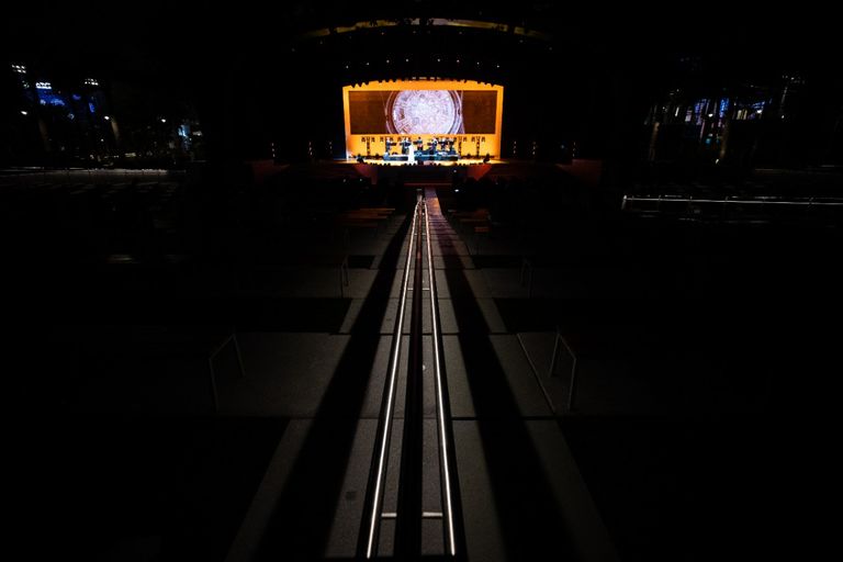 عرض "القمران"