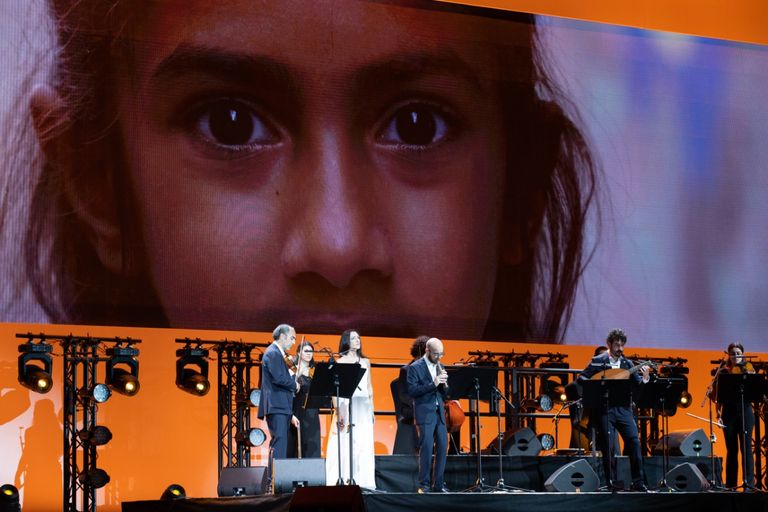 عرض "القمران"