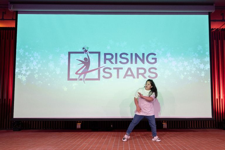 أصحاب الهمم على أحد مسارح إكسبو 2020 دبي