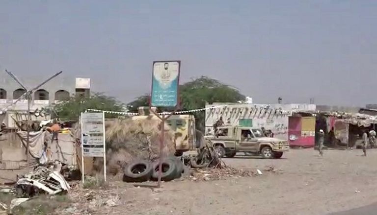 جانب من المعارك بين المقاومة المشتركة والحوثيين بتعز والحديدة
