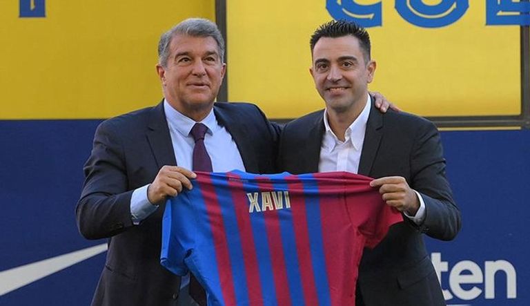 تشافي هيرنانديز وخوان لابورتا يعملان على التمديد لديمبلي عثمان ديمبلي في تدريب برشلونة