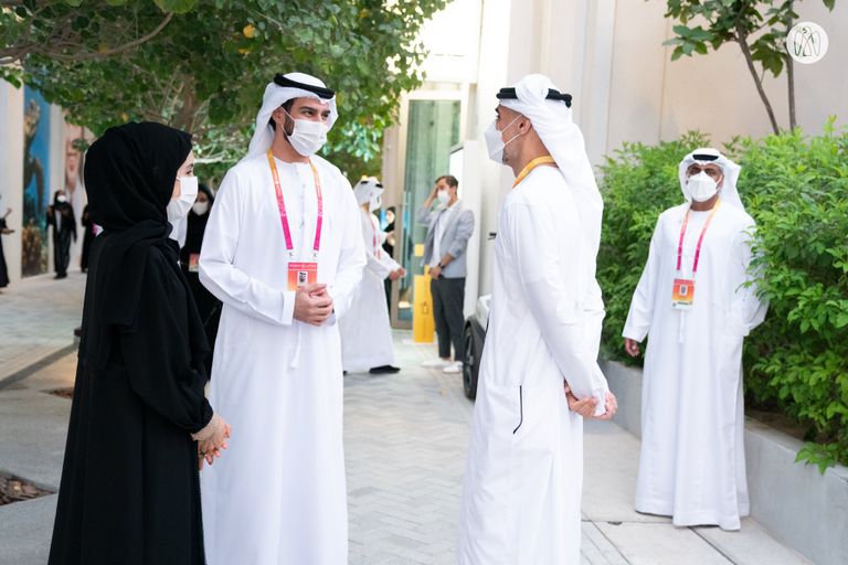 خالد بن محمد بن زايد يزور جناح الشباب في معرض 